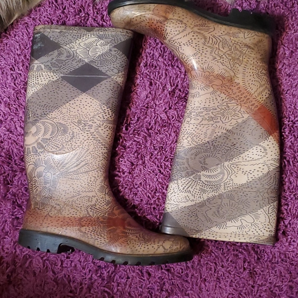Burberry Rain Boots 👢 - Picture 4 of 16